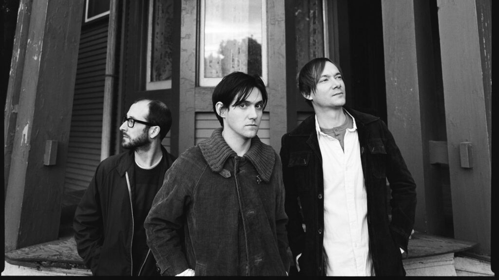 Bright Eyes anuncia conciertos de aniversario Estoy bien despierto, es de mañana y ceniza digital en una urna digital
