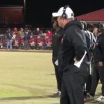 Scott y Hayden hablan con el entrenador Brad Waggoner
