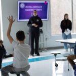 Estudiantes de White Oak reciben una lección sobre seguridad digital