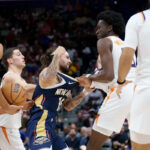 José Alvarado suspendido 2 juegos, Mark Williams suspendido 1 juego después de una conmoción cerebral en la victoria de los Suns sobre los Pelicans.