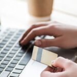 Evaluación de la valoración de eBay ( EBAY ) a medida que los compradores planos y la presión de los márgenes atraen el escrutinio de nuevos inversores