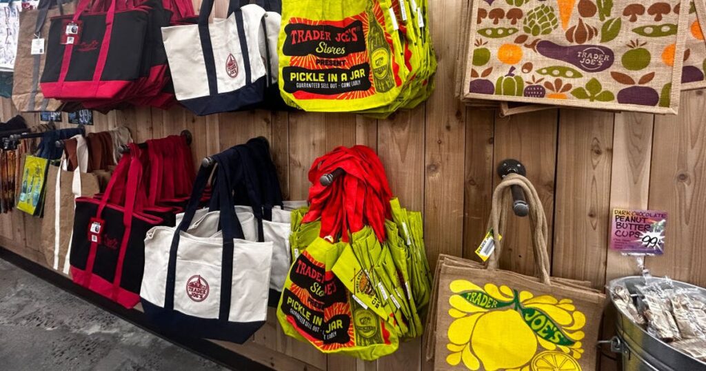 Los bolsos de Trader Joe’s de $3 se venden por $10,000 en eBay
