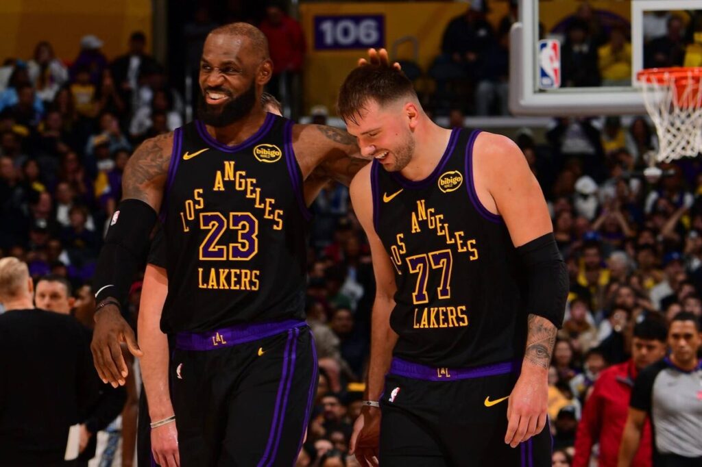 Los Lakers inician 2026 con una racha invicta clave