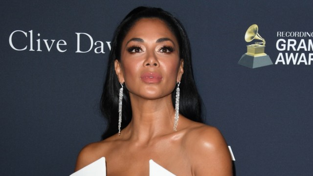 Nicole Scherzinger posa en bikini blanco para fotos de Instagram