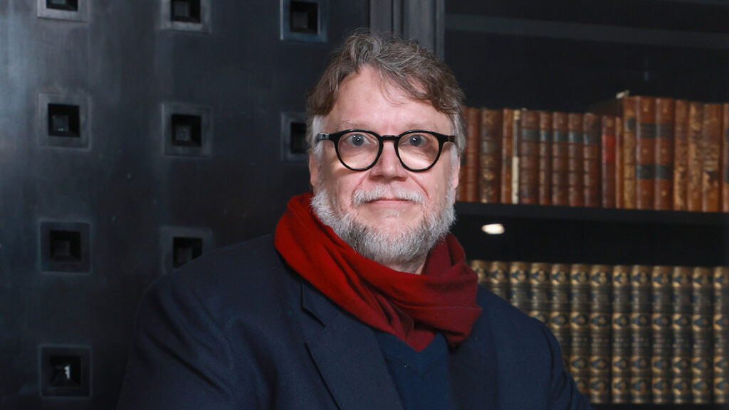 Guillermo Del Toro canta en la fiesta Sundance de Netflix