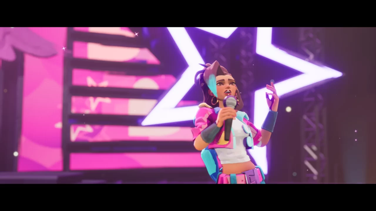 Una captura de pantalla de People of Note, en la que aparece la cantante Cadence cantando frente a un escenario en sombras iluminado por una estrella de neón violeta.