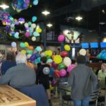 Las familias celebran la Nochevieja con juegos y bolos en Pins & Friends en Bristol