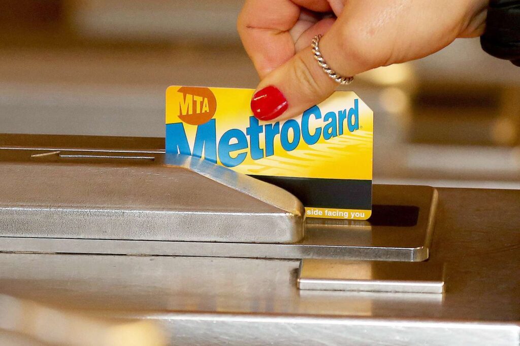 Las MetroCards descontinuadas de Nueva York se venden por miles en eBay