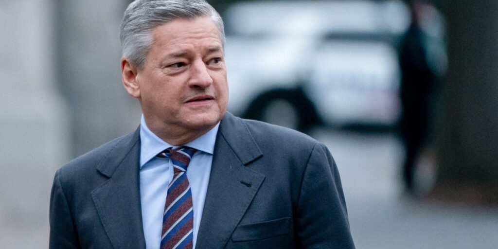 3 cosas que no sabremos después de que Netflix se retire de la oferta de Warner Bros. por Paramount