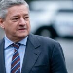 3 cosas que no sabremos después de que Netflix se retire de la oferta de Warner Bros. por Paramount