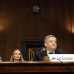 Ted Sarandos se dirige a la Casa Blanca para afrontar el último gran movimiento en la batalla de WB