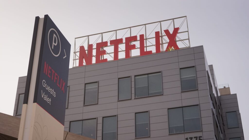 Compre anuncios de Netflix a medida que el poder de fijación de precios y la inteligencia artificial creativa impulsan el crecimiento, dice CFRA