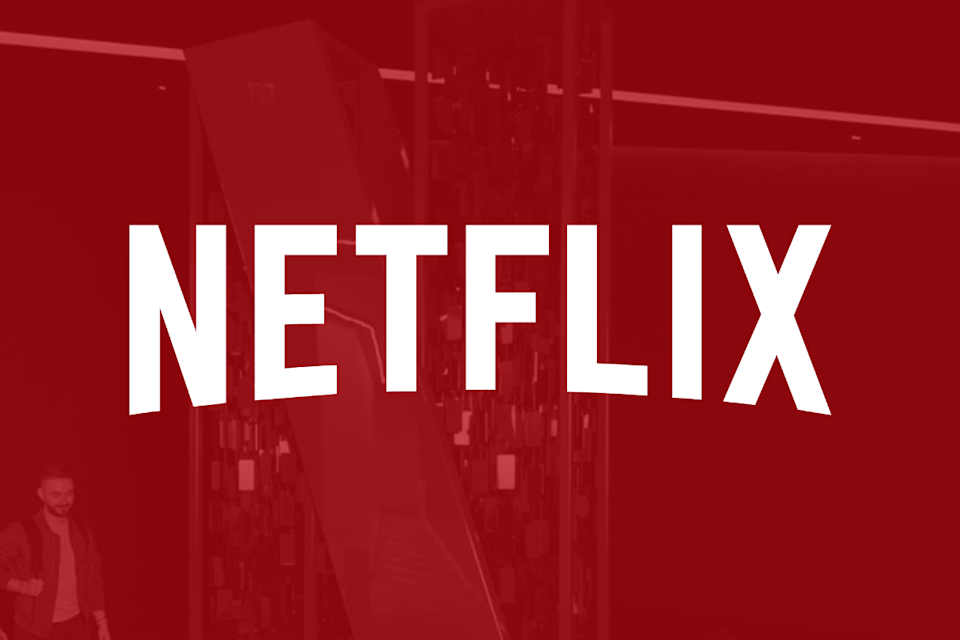 Logotipo de Netflix en filtro rojo.