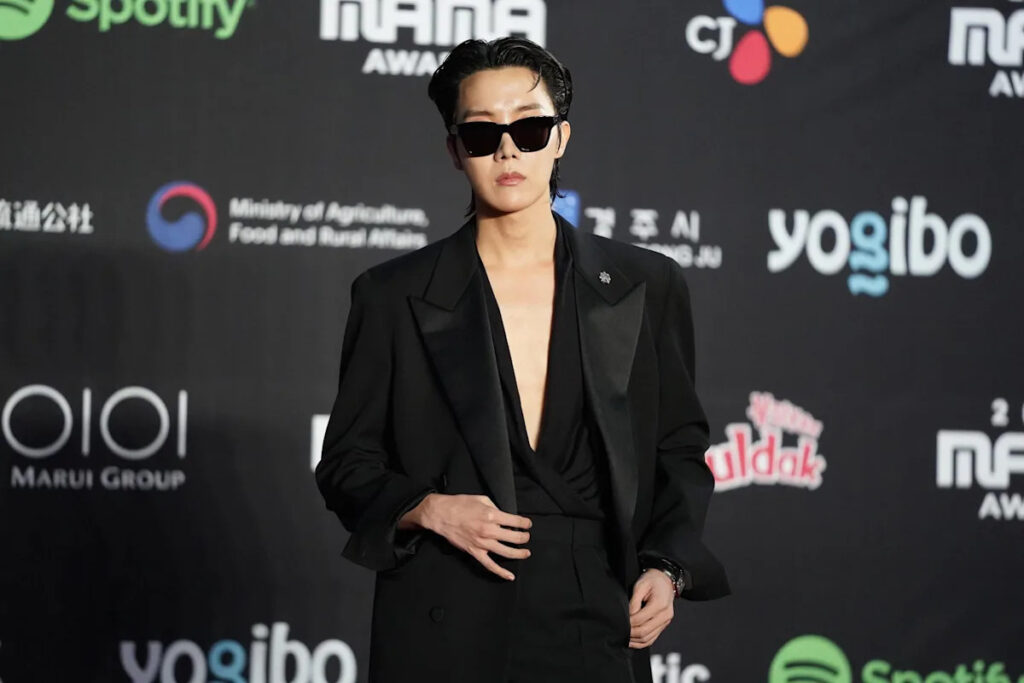 j-hope anuncia la muerte de su abuela que «me crió desde pequeño» en el concierto de BTS