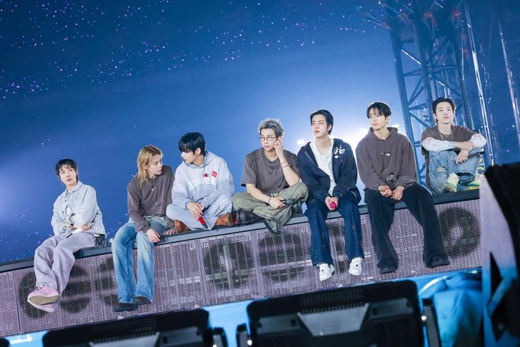 Los miembros del grupo masculino de K-pop BTS, de izquierda a derecha, J-Hope, Jimin, V, RM, Jin, Jung Kook y Suga, actuarán durante la etapa de Tokio de la gira mundial 'ARIRANG' del grupo en el Tokyo Dome el sábado. Por Big Hit Music