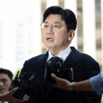 La policía surcoreana quiere arrestar al magnate del K-pop detrás de BTS