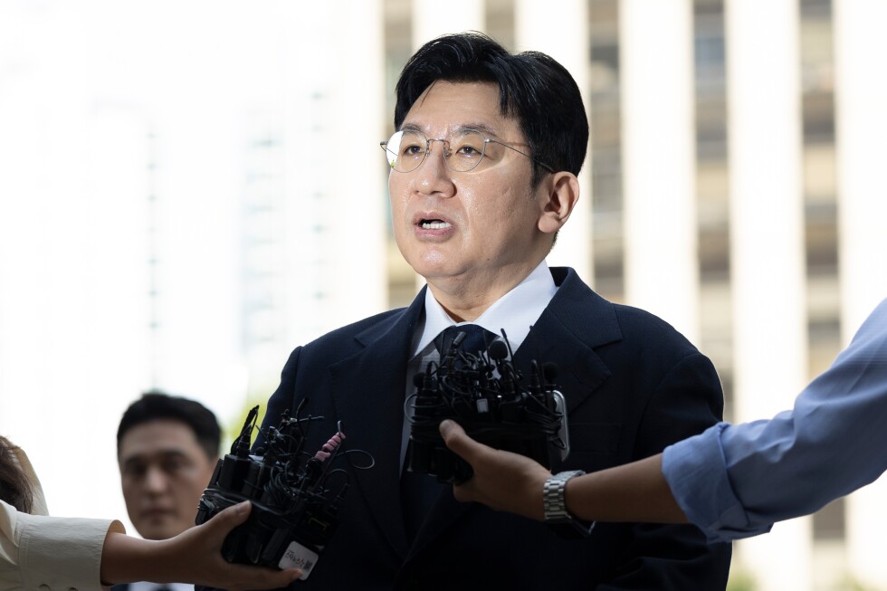 La policía surcoreana quiere arrestar al magnate del K-pop detrás de BTS