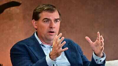 Después de más de 30.000 despidos, el director ejecutivo de Amazon Web Services, Matt Garman, dice: Los puestos de trabajo no van a desaparecer, puedo decirles que estamos contratando muchos desarrolladores de software...