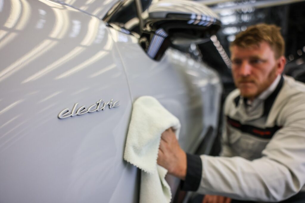 Porsche ha cerrado sus filiales de bicicletas eléctricas, baterías y software como parte de la renovación de la empresa.