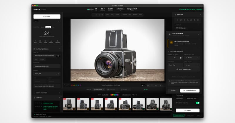 La pantalla de una computadora muestra un software de fotografía con una cámara de formato medio como sujeto. La interfaz muestra controles de la cámara, configuraciones y una tira de película con imágenes de vista previa en la parte inferior.